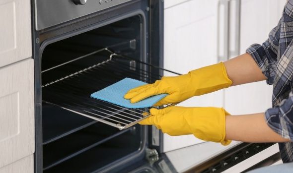 How To Deep Clean Your Oven! Oven Cleaning Tips!